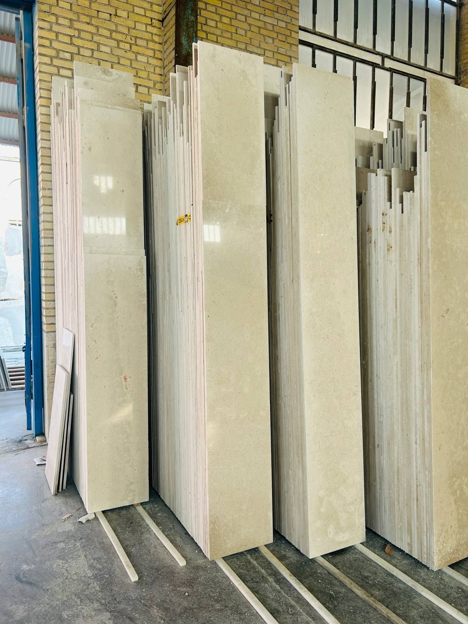 سنگ ترامیت سمیرم ۴۰ طولی تم رنگی سفید کننده هاله