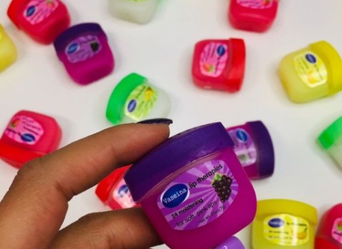 تصویر 2 از وازلین لب فانتزی مراقب عمقی پوست لب