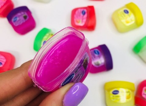 تصویر 3 از وازلین لب فانتزی مراقب عمقی پوست لب