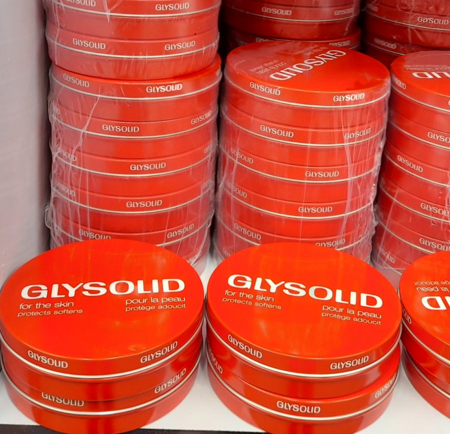 وازلین گلیسولید دارای قدرت آبرسانی و ترمیم بالا