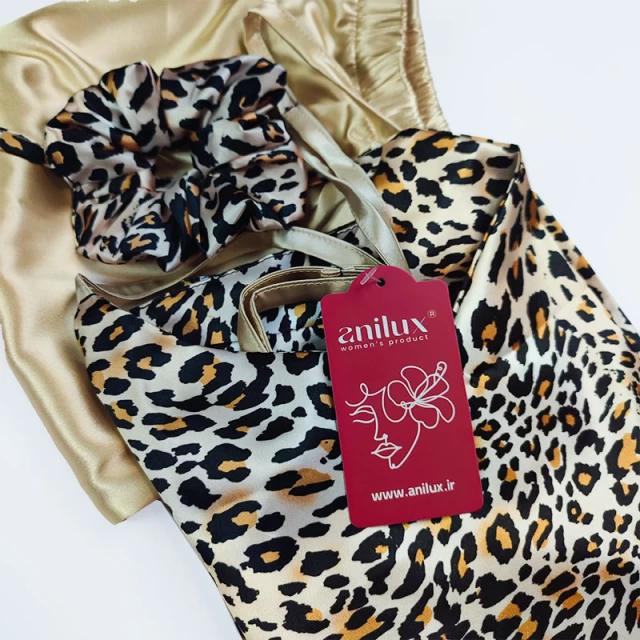 تصویر 2 از ست روبدوشامبر و تاپ شورتک زنانه مدل ساتن ابریشم پلنگی به همراه چشم بند و کش مو