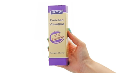 وازلین دست همراهی ساده برای مراقبت روزانه پوست