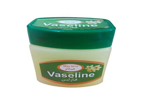 تصویر 3 از وازلین شیر زعفران ترکیبی لطیف و خوش‌ عطر برای پوست خشک