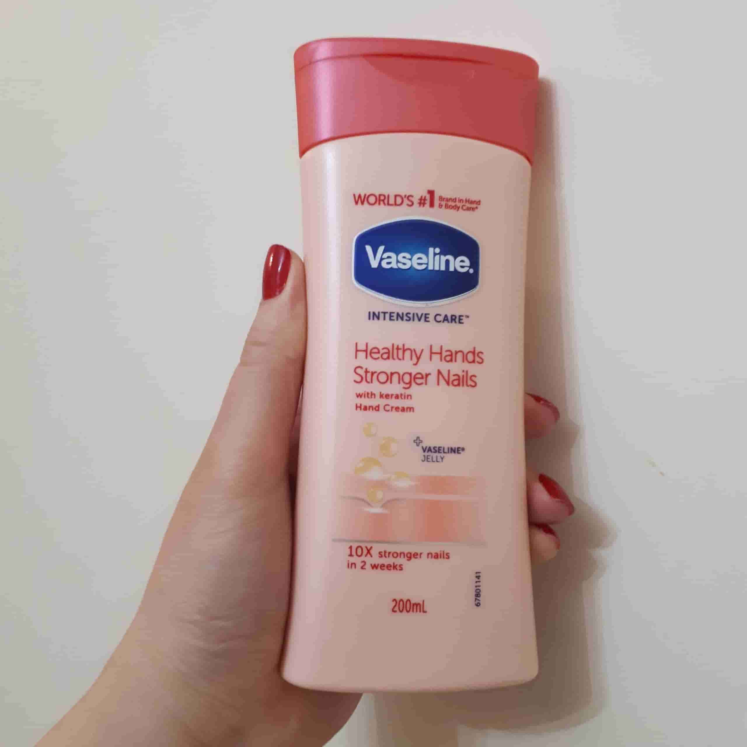 وازلین خوب گزینه ای مناسب برای نرم کردن پوست خشک و ترک خورده