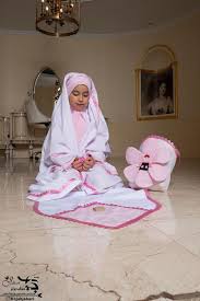 تصویر 3 از جانماز و چادر دخترانه با پارچه‌ ای مرغوب و نقش‌ های فاخر