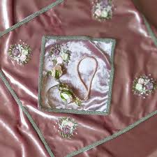 جانماز گلدوزی شده انتخابی لوکس و ماندگار برای نماز