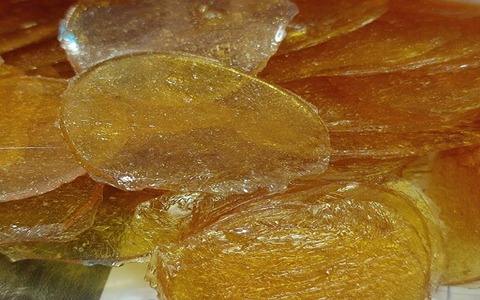 تصویر 3 از انواع نبات پولکی ساده بلوری با شیرینی ملایم