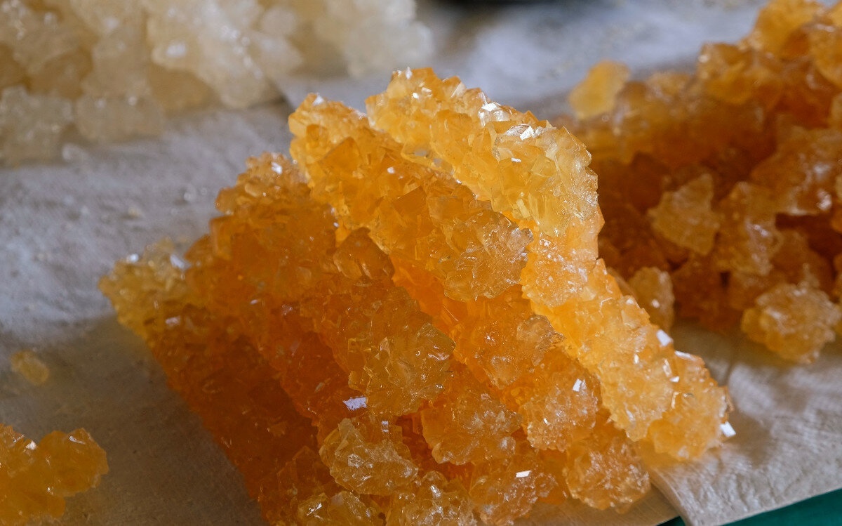 تصویر 2 از نبات های طعم دار با درصد بالای زعفران اصل