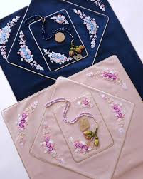 تصویر 3 از سجاده عروس و داماد در رنگ‌ های هماهنگ و چشمگیر