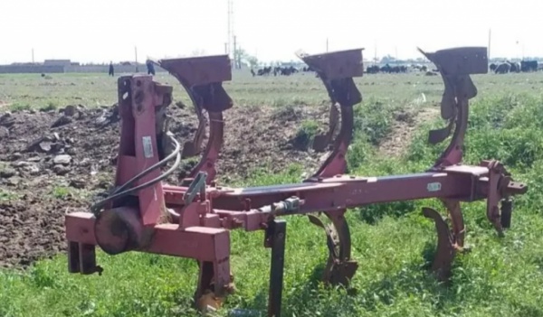 تصویر 1 از گاو آهن ابرهارد شرق با تیغه های مقاوم و سازگار با خاک های سخت