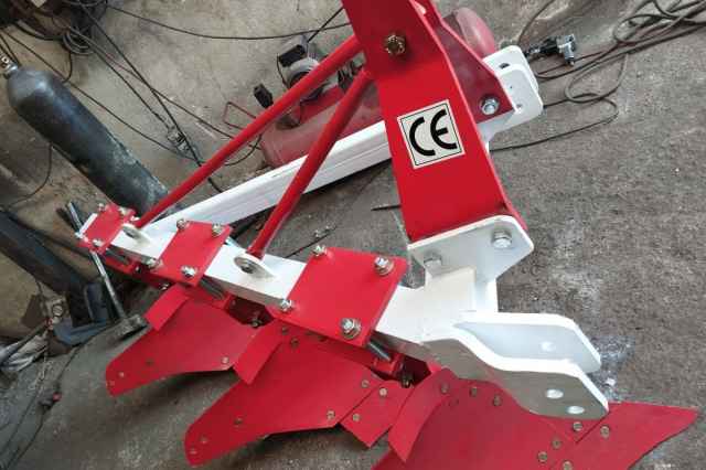 تصویر 4 از گاوآهن پایدار ساز خراسان با بازوی تقویت شده و تیغه های مقاوم برای شخم زمین