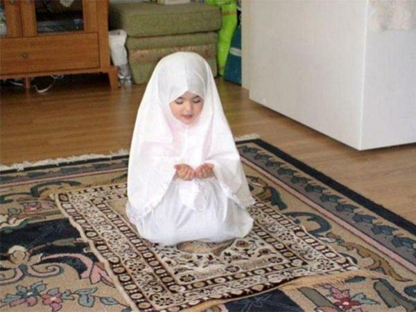 تصویر 2 از جانماز بچه گانه با طرح‌ های شاد و شخصیت‌ های دوست‌ داشتنی