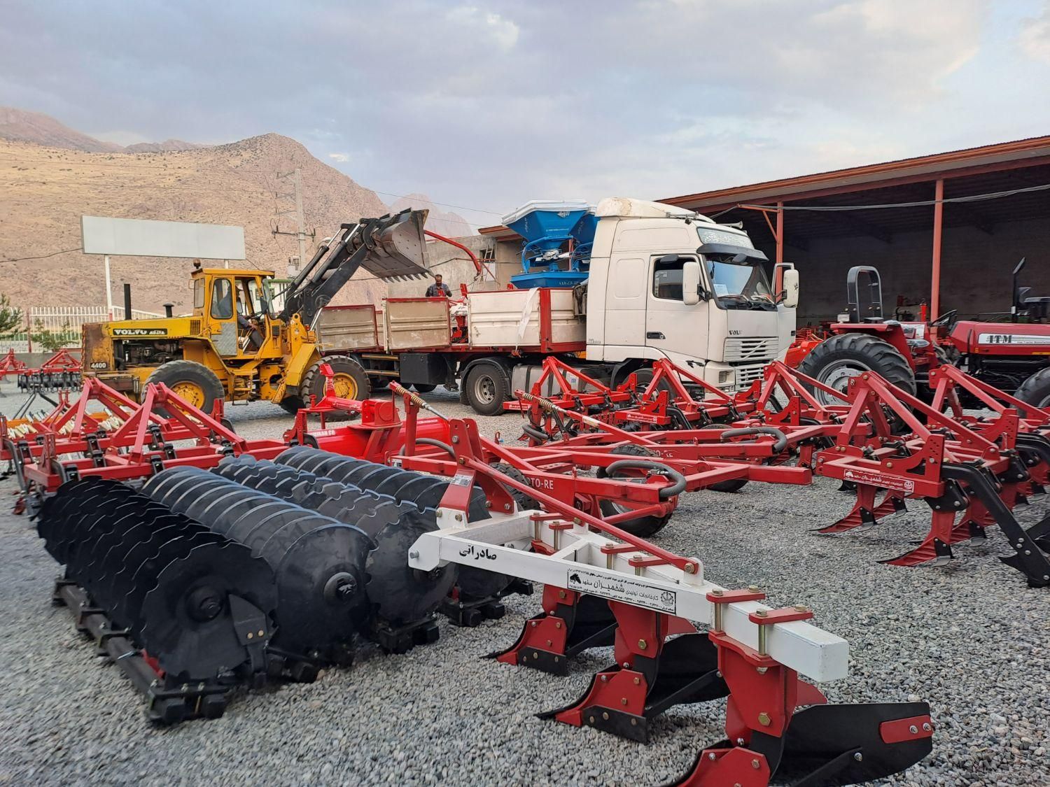 گاوآهن حاج قربان مناسب خاک‌ های متراکم با امکان تنظیم عمق و زاویه شخم