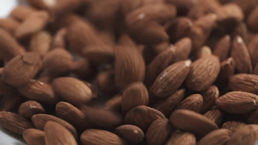 تصویر 4 از بادام شیرین خشک با کیفیت ممتاز و طعم دلپذیر