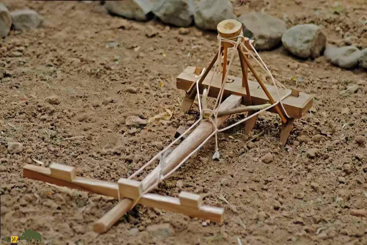 تصویر 4 از گاو آهن چوبی با بدنه محکم و مناسب خاک‌ های سبک و زمین‌ های کوچک