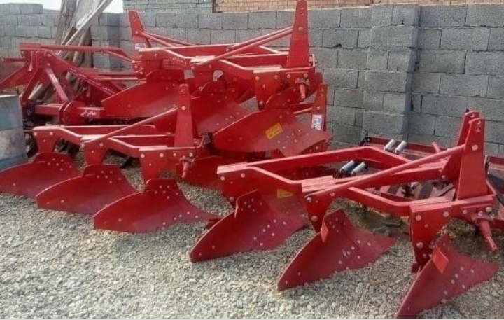 گاو آهن قدیم ساختار سنتی با دوام طولانی در زمین‌ های سنگین