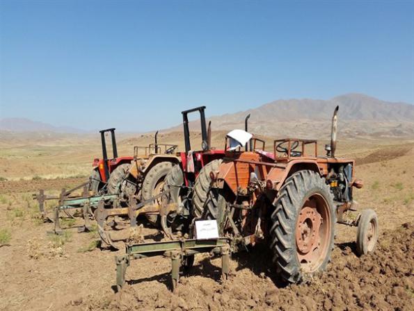 تصویر 2 از گاو آهن قدیم ساختار سنتی با دوام طولانی در زمین‌ های سنگین