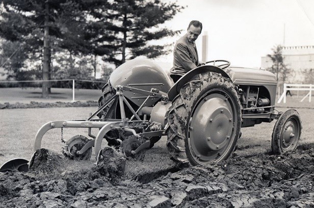 گاوآهن فوگل طراحی ویژه برای خاک‌ های سخت و عملکرد یکنواخت