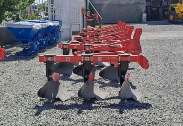 تصویر 2 از گاوآهن نیمه سوار عملکرد دقیق و استحکام بالا برای شخم مؤثر