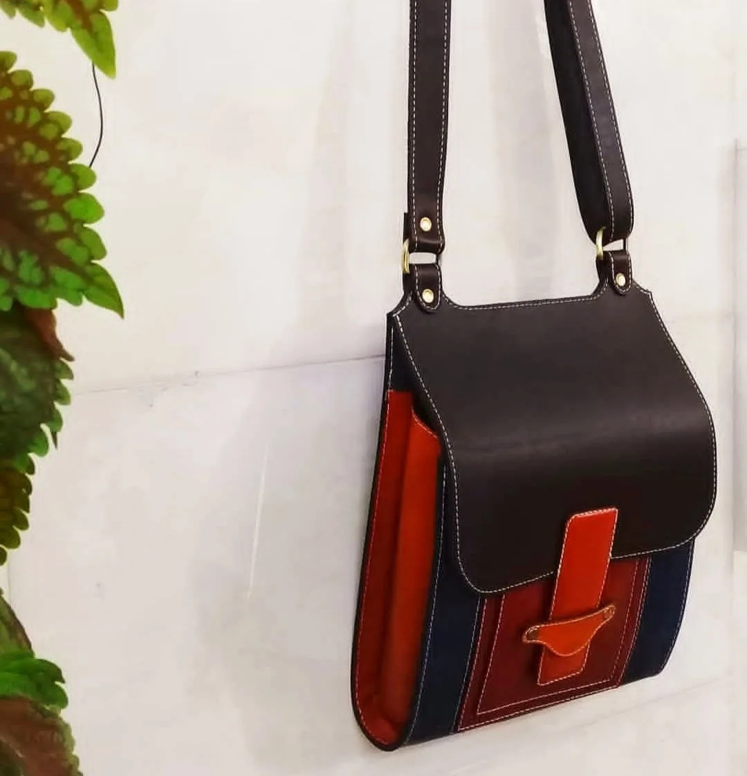 کیف دوشی زنانه چرم گاوی خرید به صرفه