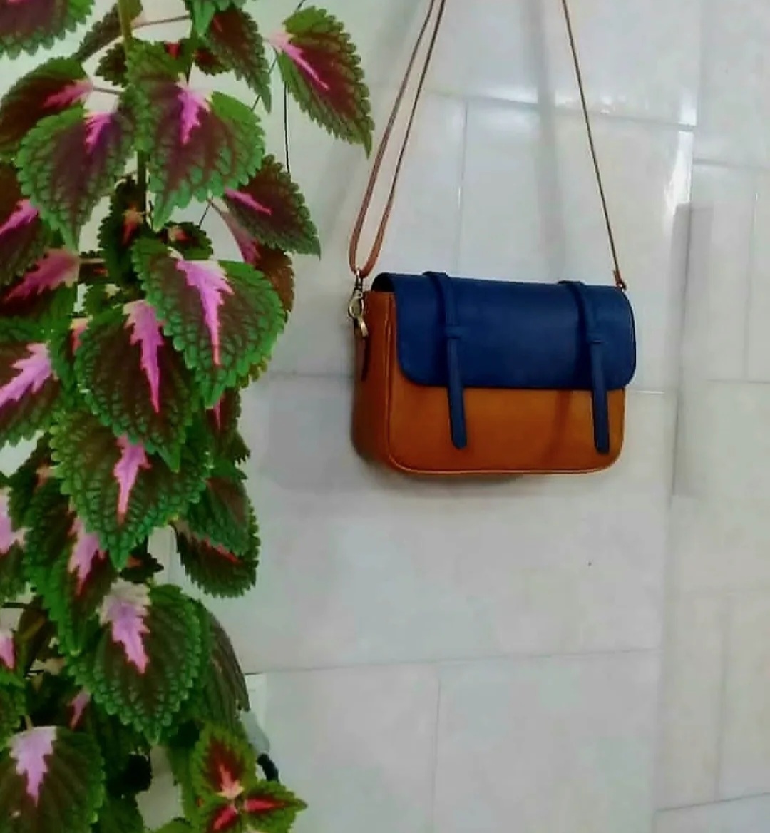 کیف دوشی زنانه چرم طبیعی قیمت بی نظیر