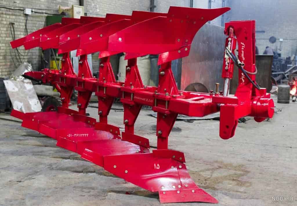 گاوآهن 6 خیش سازه چند بخش با چینش هماهنگ پره‌ ها جهت برگردان کامل