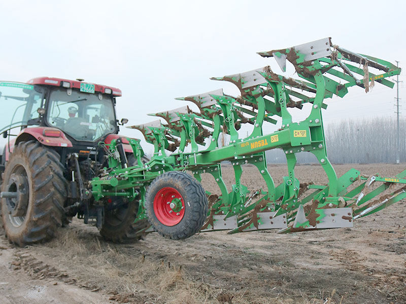 تصویر 5 از گاوآهن نیوهلند با ساختار مقاوم و کارایی بالا برای آماده‌ سازی زمین‌ های کشاورزی