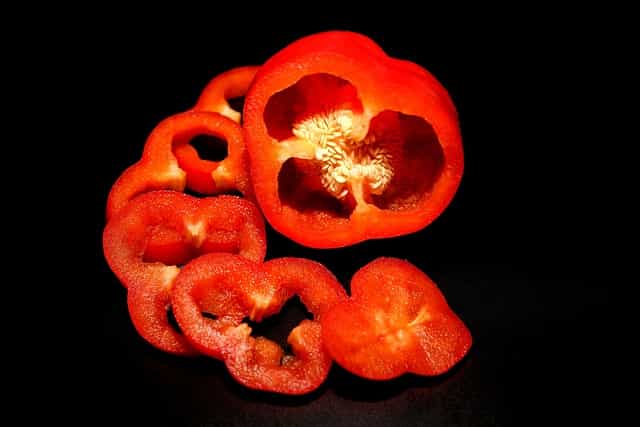 تصویر 3 از فلفل دلمه‌ای خوب و تازه با بافت سفت و طعم شیرین