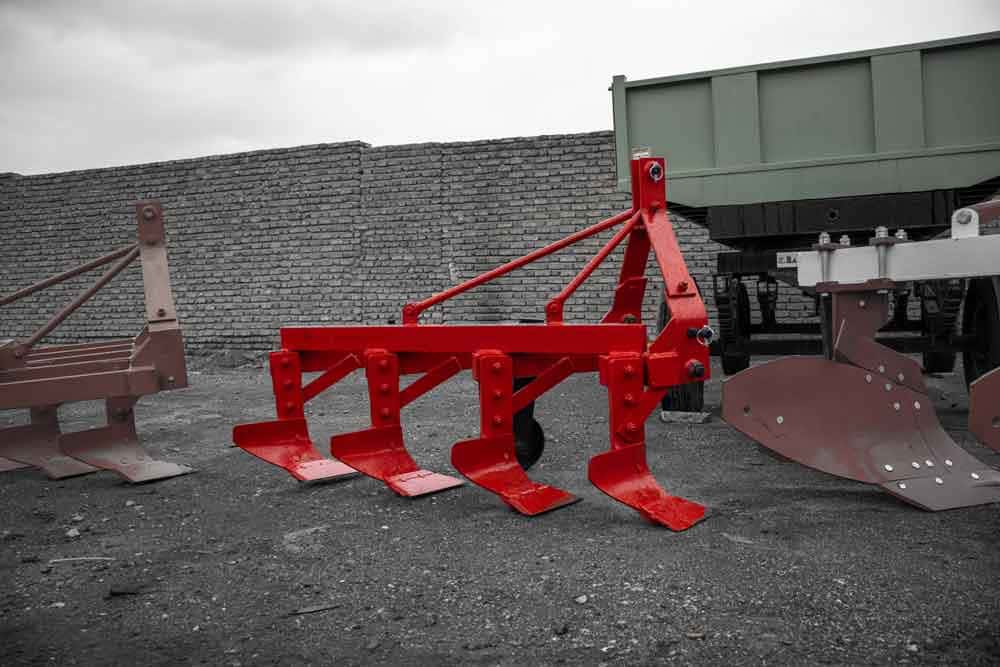 گاو آهن آلمان شرقی با مکانیزم پیشرفته و شاسی تقویت‌ شده