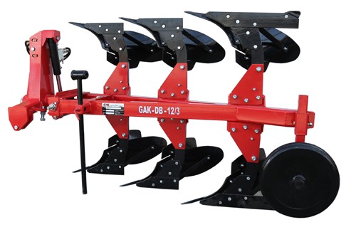 تصویر 1 از گاو آهن قدیم با طراحی سنتی و استحکام قابل اعتماد برای شخم زمین‌ های سنگلاخی