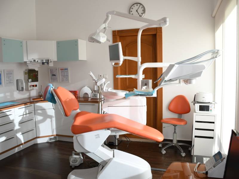 تصویر 4 از صندلی دندانپزشکی بیمار با پشتی قابل تنظیم