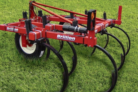 تصویر 1 از گاوآهن اسکنه ای دارای تیغه‌ های قابل تعویض و مستحکم در برابر فرسایش