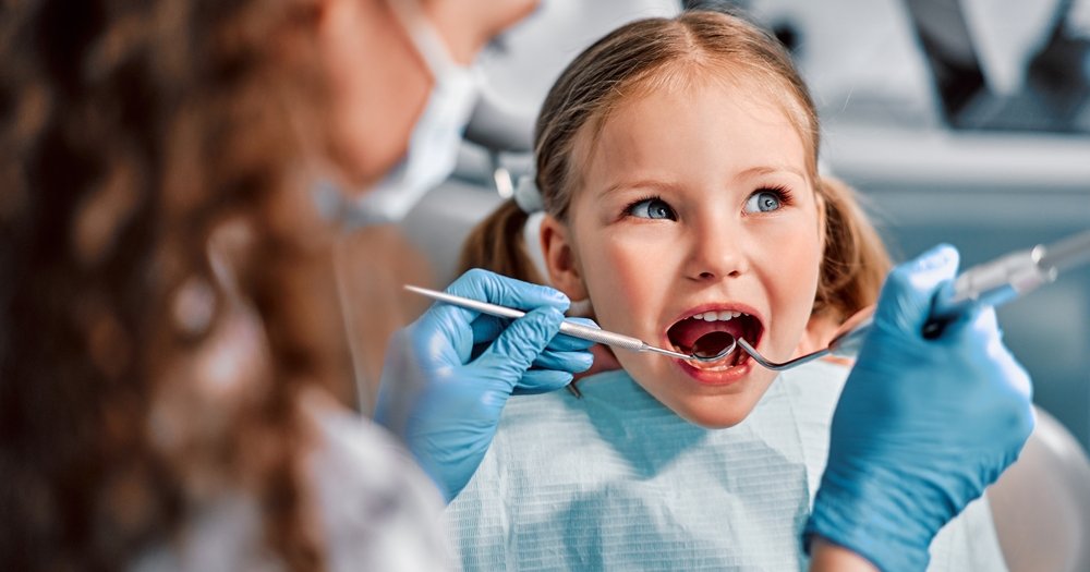 تصویر 3 از صندلی دندانپزشکی کودکانه با ایمنی کامل برای درمان‌ های حساس