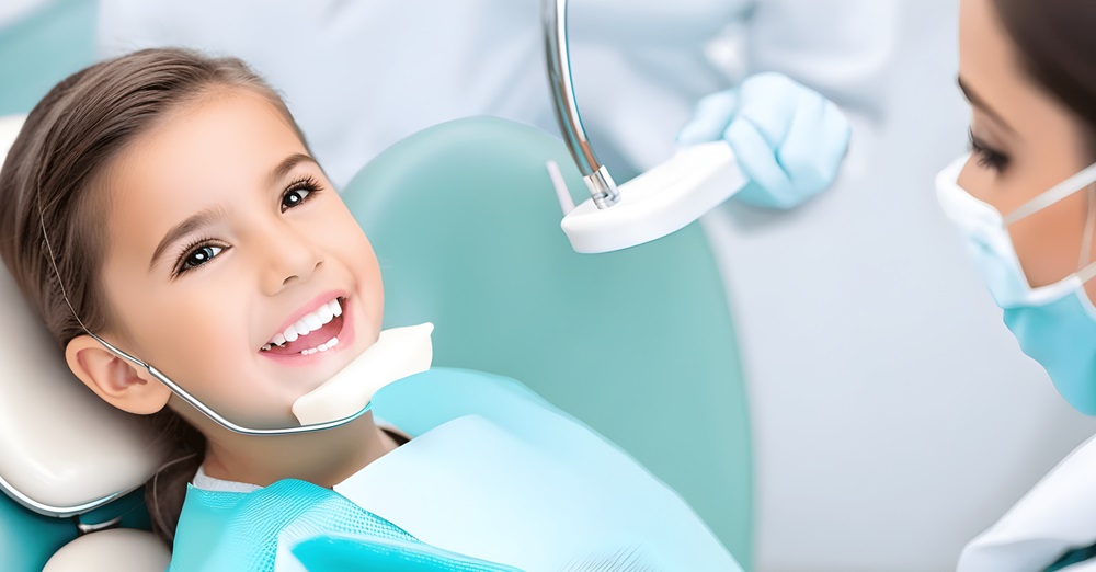 تصویر 4 از صندلی دندانپزشکی کودکانه با ایمنی کامل برای درمان‌ های حساس