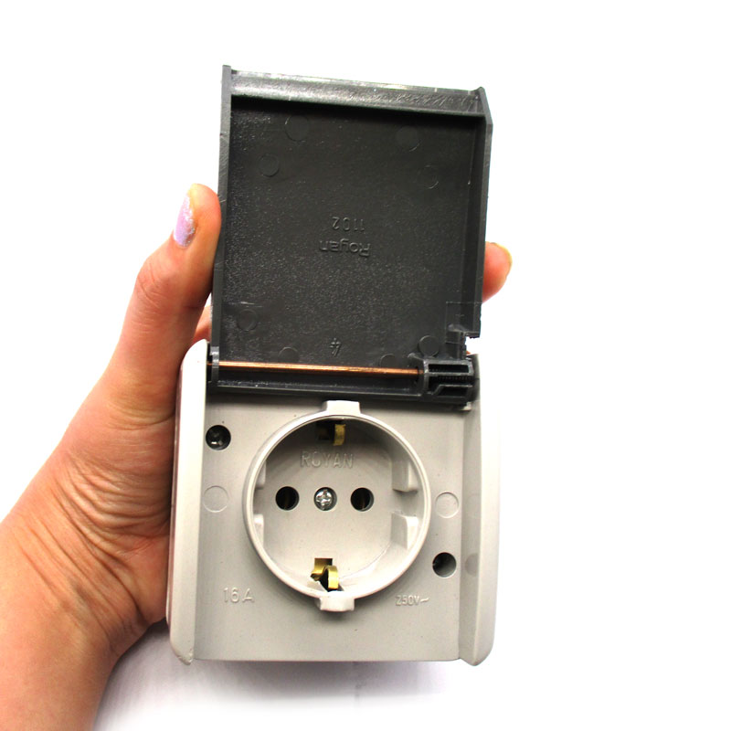 تصویر 2 از کلید و پریز با محافظ درب دار برای کودکان