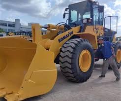 لودر ژاپنی سیستم فرمان دقیق برای مانور در فضا های مختلف