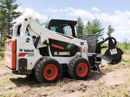 تصویر 3 از لودر بابکت طراحی جمع‌ و جور با کنترل آسان برای اپراتور