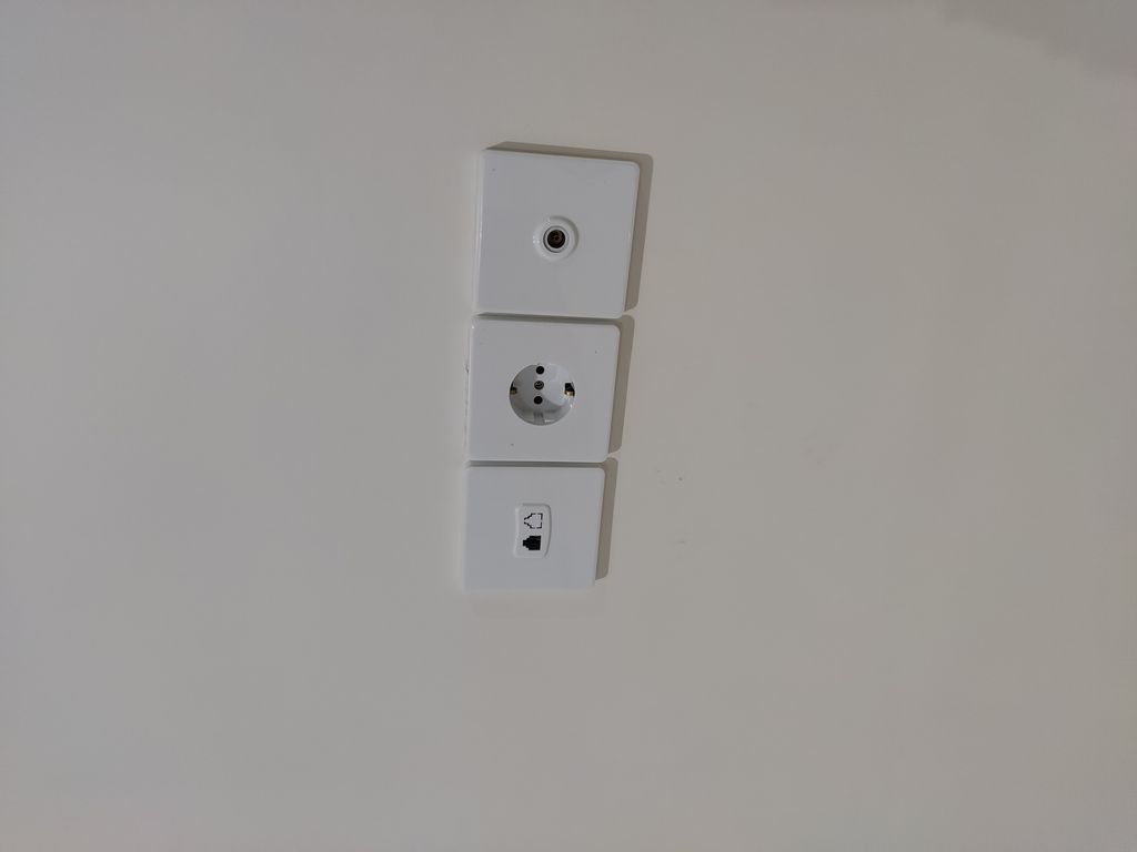 تصویر 1 از کلید و پریز طرح قدیم با زیبایی و کارایی امروز