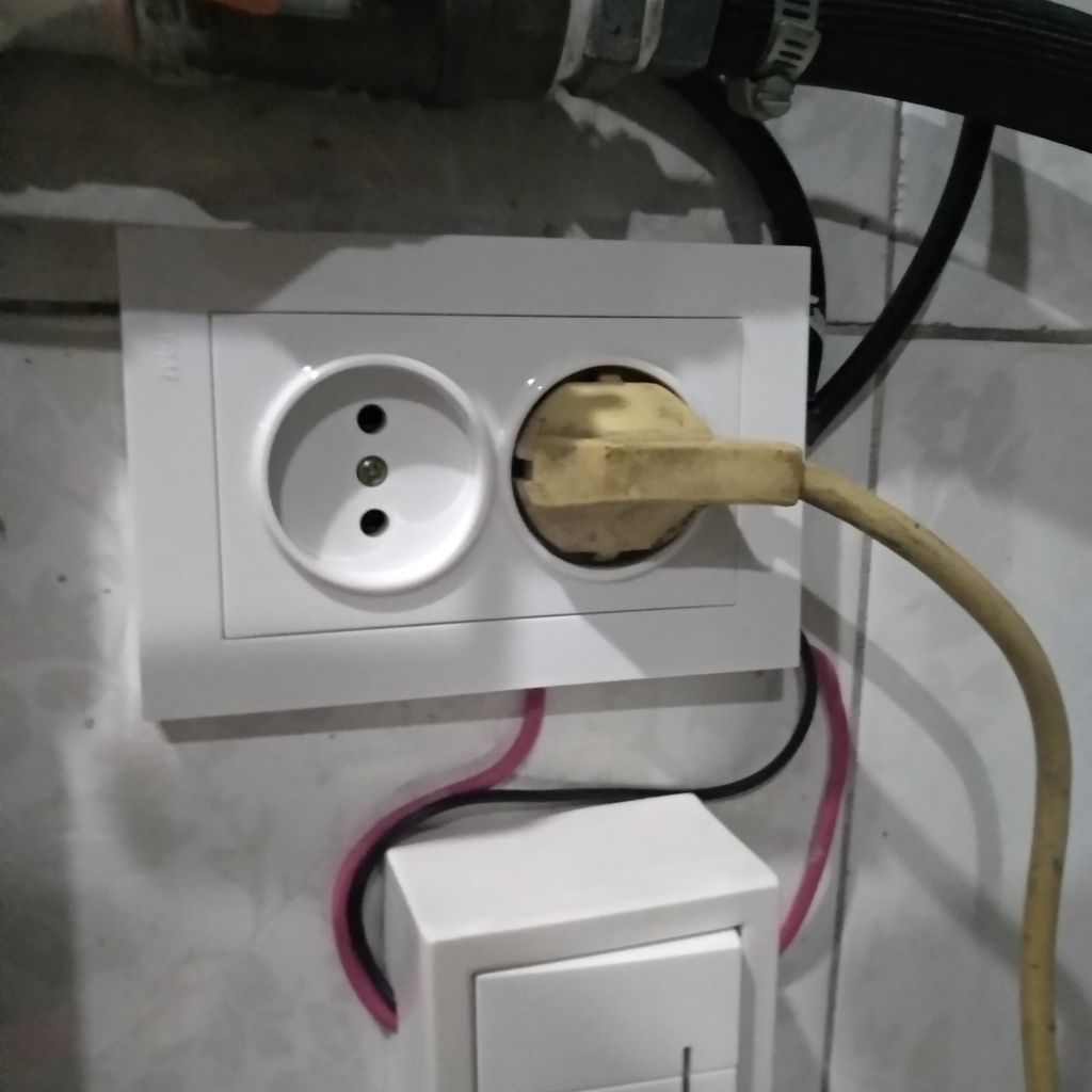 تصویر 3 از پریز برق دو قلو خیام الکتریک با اطمینان از کیفیت