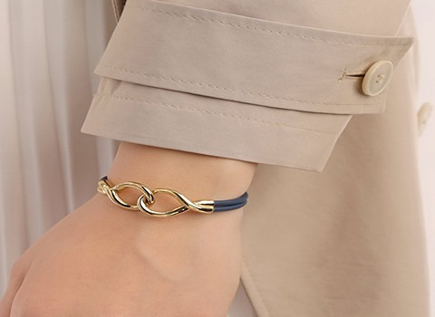 دستبند چرم زنانه شيک مناسب استايل روزانه