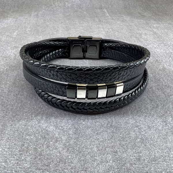 دستبند چرم ساده مناسب استايل روزمره و کلاسيک