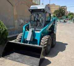 تصویر 2 از لودر کوچک باغی مناسب جا به‌ جایی خاک و اجرای کار های سبک فضای سبز