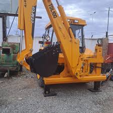 تصویر 4 از لودر بکهو کمر شکن مناسب کار در زمین‌ های ناهموار و پروژه‌ های عمرانی