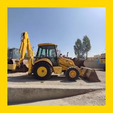 تصویر 1 از لودر بکهو ثابت کارکرد مطمئن برای جا به‌ جایی مواد در محیط‌ های باز