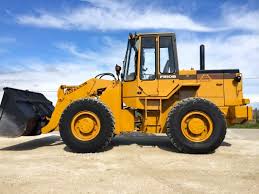 تصویر 3 از لودر فیات fr12 با جا به‌ جایی روان برای فضا های مختلف و مسیر های دشوار