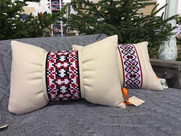 تصویر 2 از بالشت بلوچی با طرح و رنگ متنوع برای دکوراسیون منزل