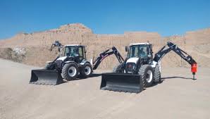 تصویر 4 از لودر گازار مناسب جا به‌ جایی خاک و مصالح در مکان های محدود