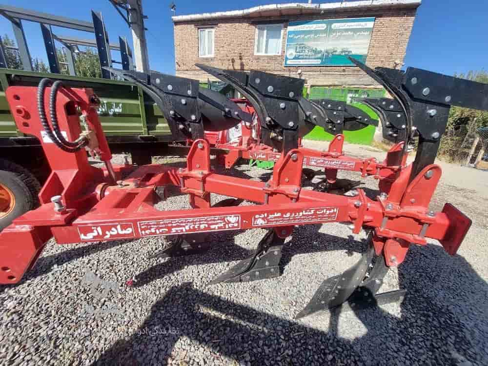 تصویر 1 از گاوآهن پایدار خراسان دارای تیغه‌ های صیقلی برای نفوذ بهتر در بستر خاک