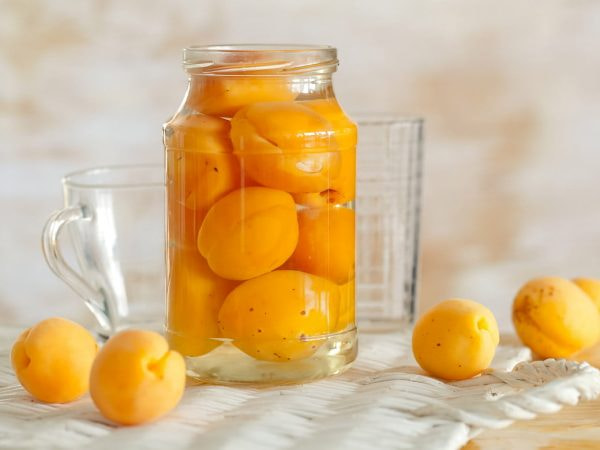 تصویر 3 از کمپوت زردآلو بدون هسته تهیه‌شده از میوه مرغوب