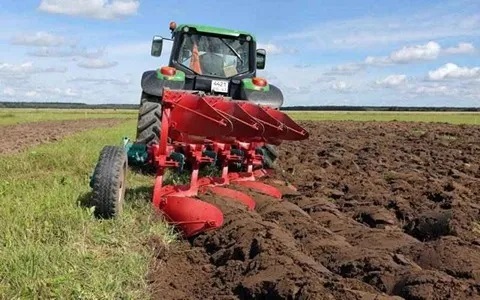 تصویر 2 از گاوآهن هیدرولیکی مجهز به بازوی فشار سنج برای تنظیم لحظه‌ ای شخم